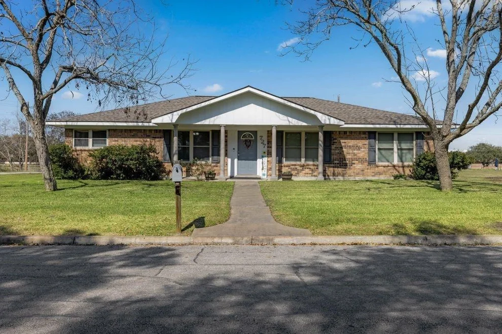 Unit for sale at 727 Partridge Lane, Eagle Lake, TX 77434