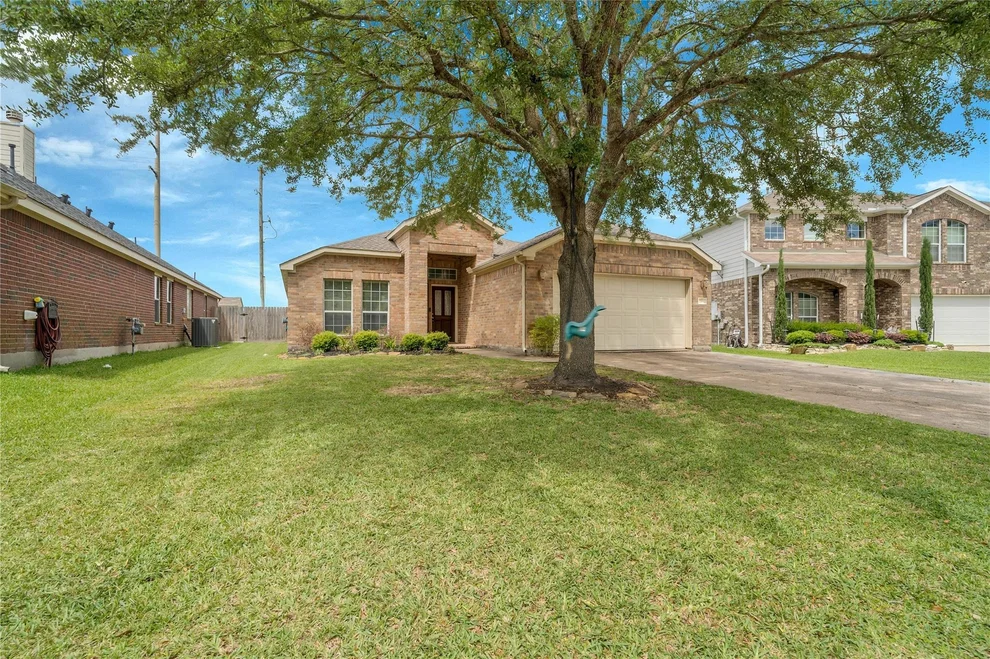 Unit for sale at 2205 Zavalla Drive, Deer Park, TX 77536