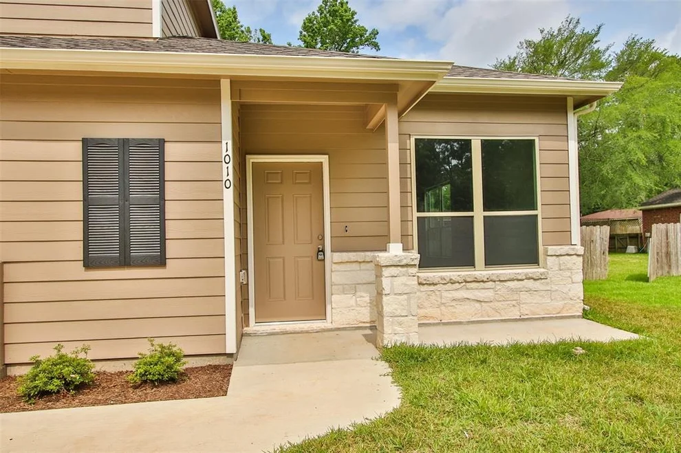 Unit for sale at 1010 Columbia River, Montgomery, TX 77316