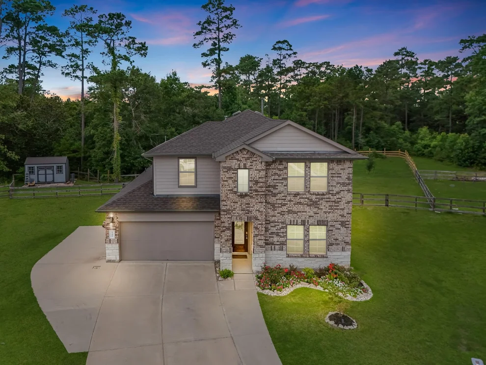 Unit for sale at 542 Kickapoo Drive, Anahuac, TX 77514