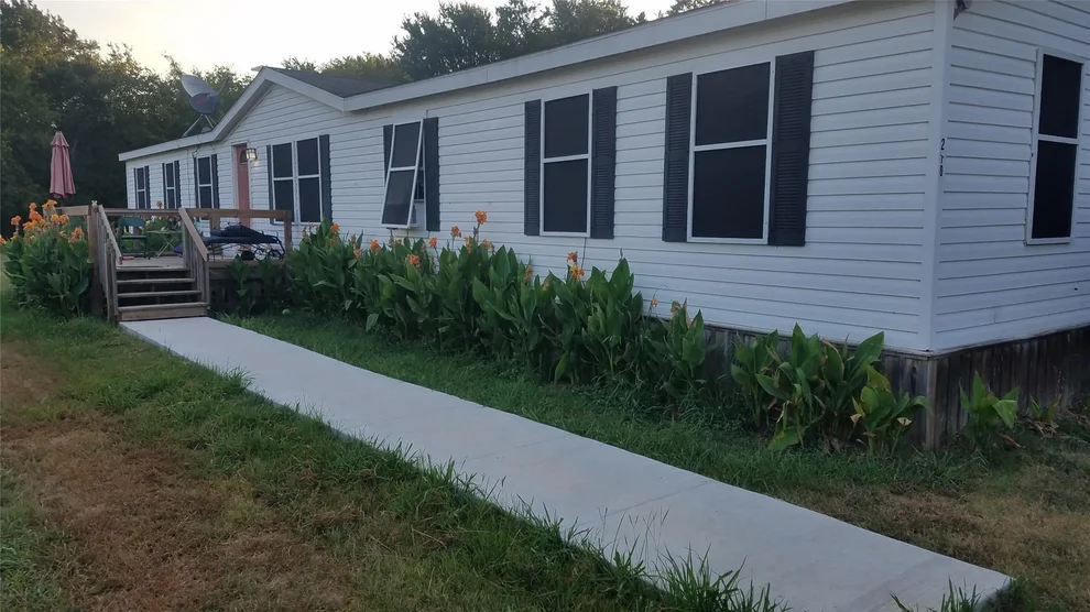 Unit for sale at 270 Country Way, Smithville, TX 78957