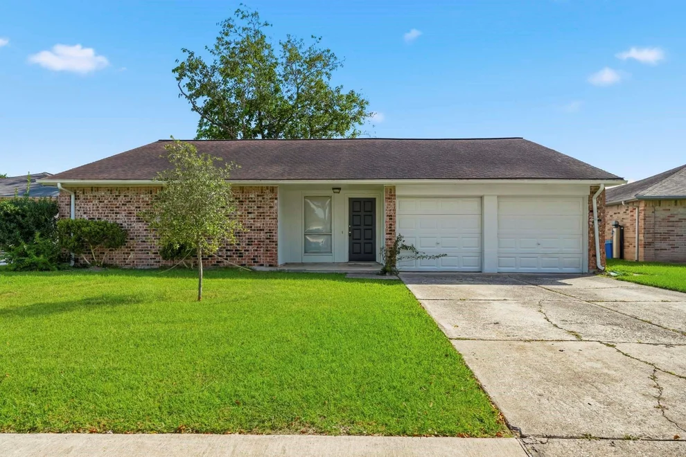Unit for sale at 10107 Willmont Road, La Porte, TX 77571