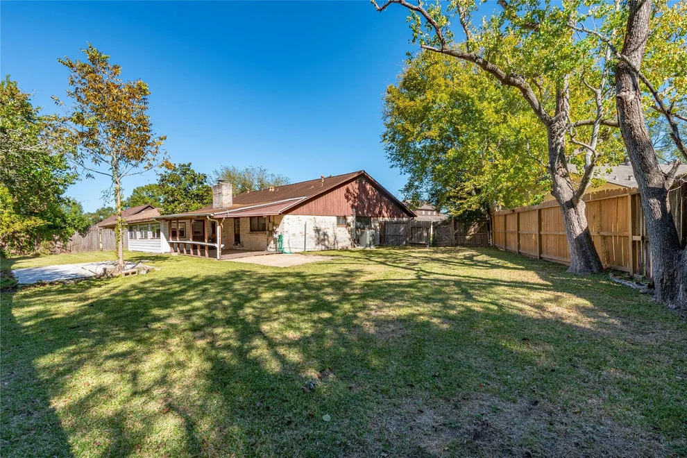 Unit for sale at 2121 Yorktown Court S, League City, TX 77573