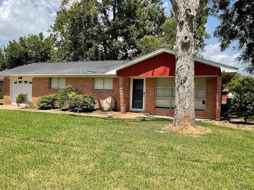 Unit for sale at 210 Southern Oaks Drive, Lake Jackson, TX 77566