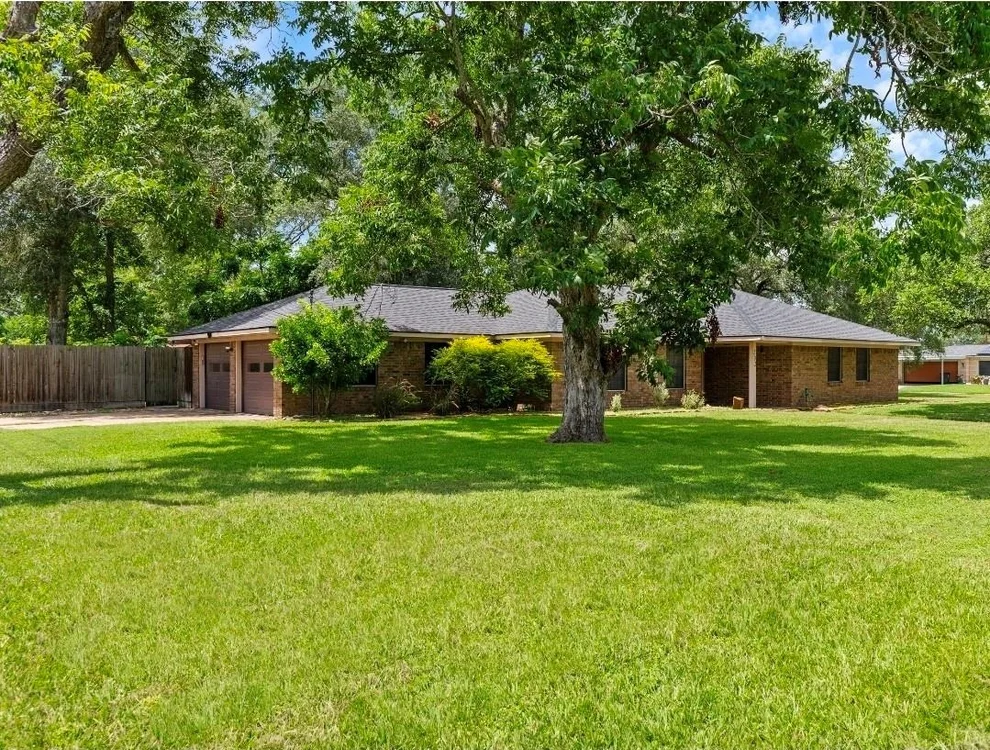 Unit for sale at 202 W West Street, El Campo, TX 77437