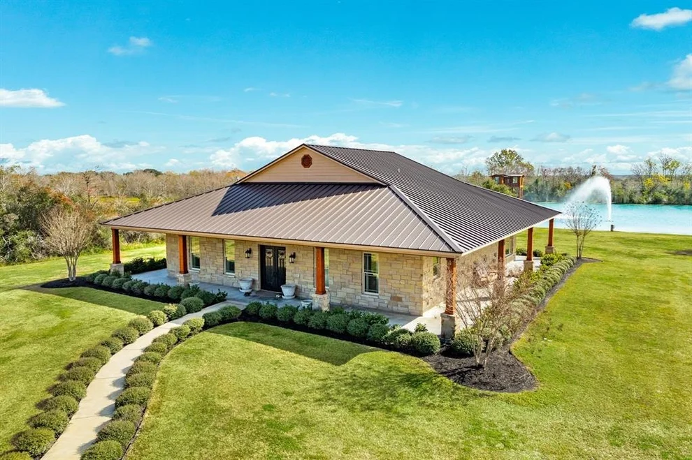 Unit for sale at 16638 Highway 36 S, Needville, TX 77461