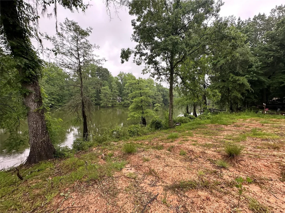 Unit for sale at 454 Lakeview Drive, Cleveland, TX 77327
