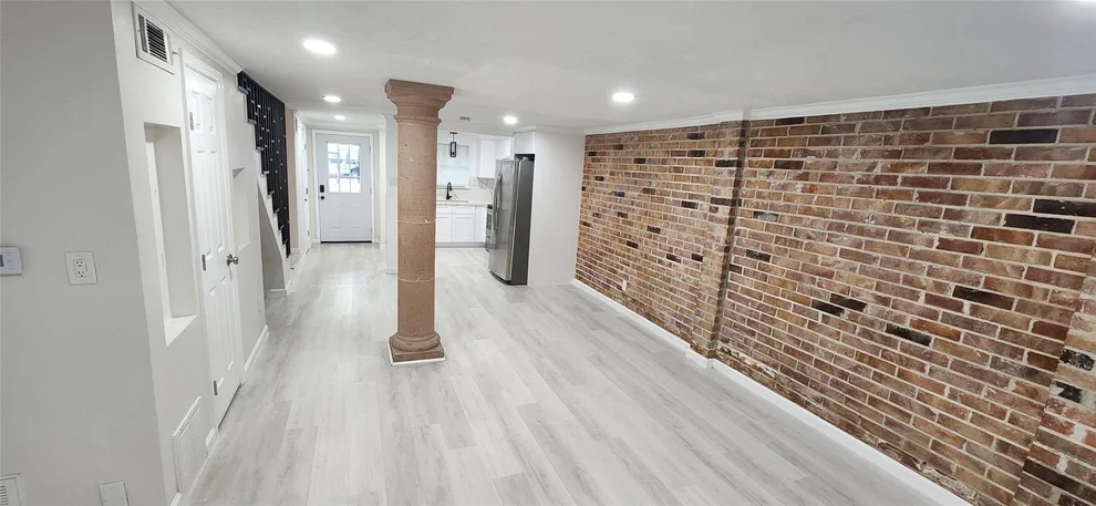 Unit for sale at 12 Hyde Park Blvd, Houston, TX 77006