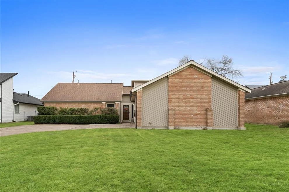Unit for sale at 513 White Wing Court, Dickinson, TX 77539