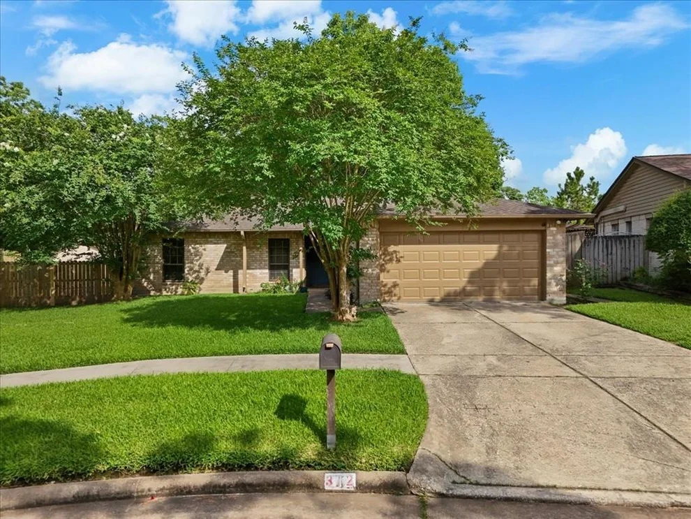 Unit for sale at 312 Leafwood Circle, League City, TX 77573