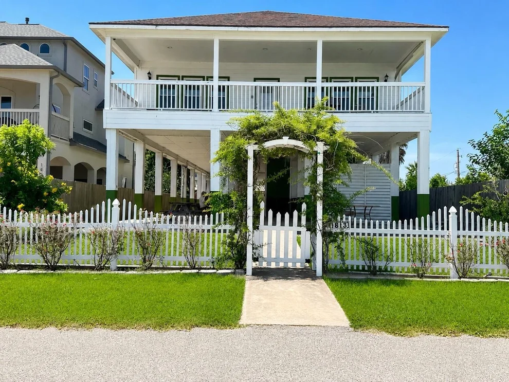 Unit for sale at 1813 Avenue A, Dickinson, TX 77539