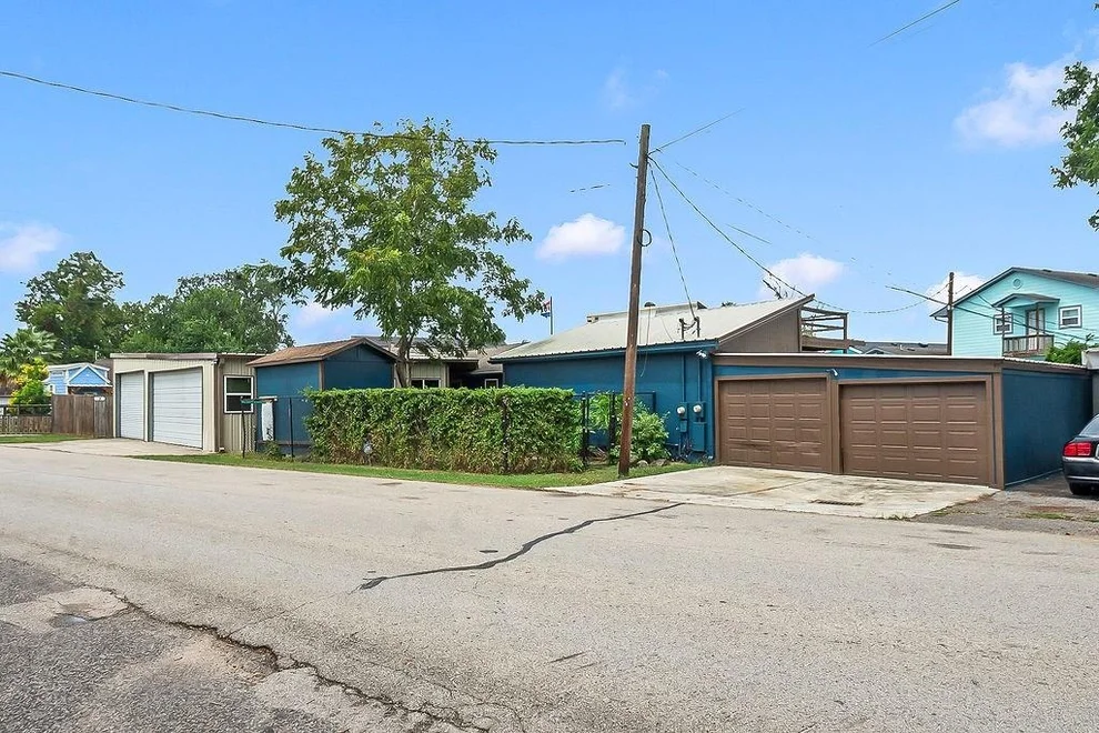 Unit for sale at 4415 W Bayshore Drive, Bacliff, TX 77518