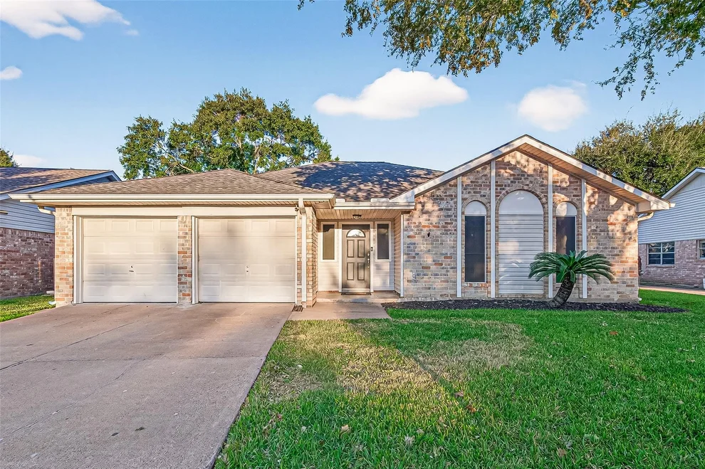 Unit for sale at 1414 Hitherfield Drive, Sugar Land, TX 77498