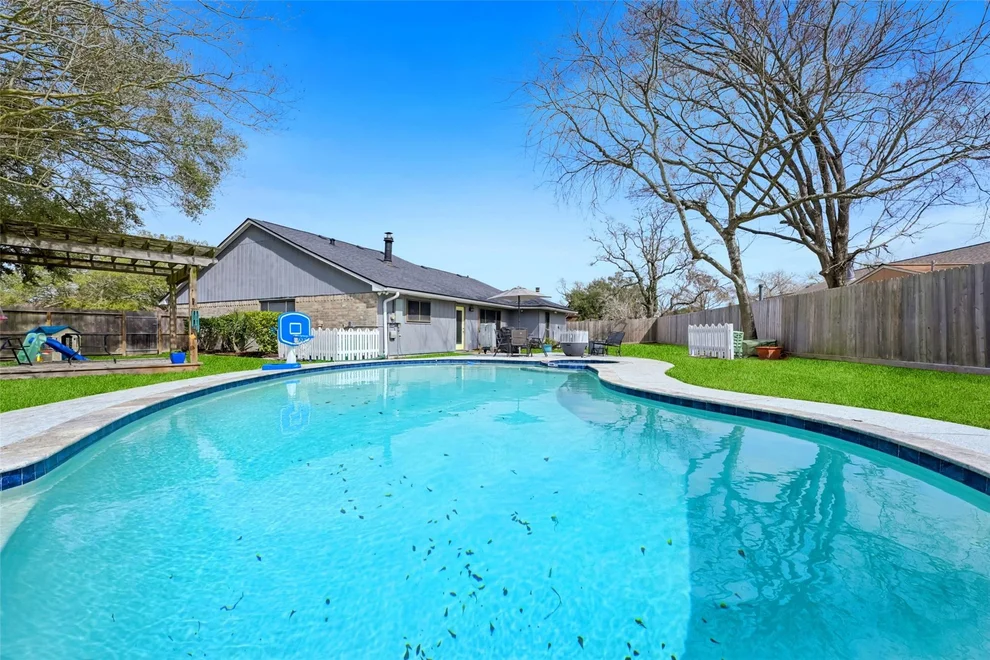 Unit for sale at 16755 Schooners Way, Friendswood, TX 77546