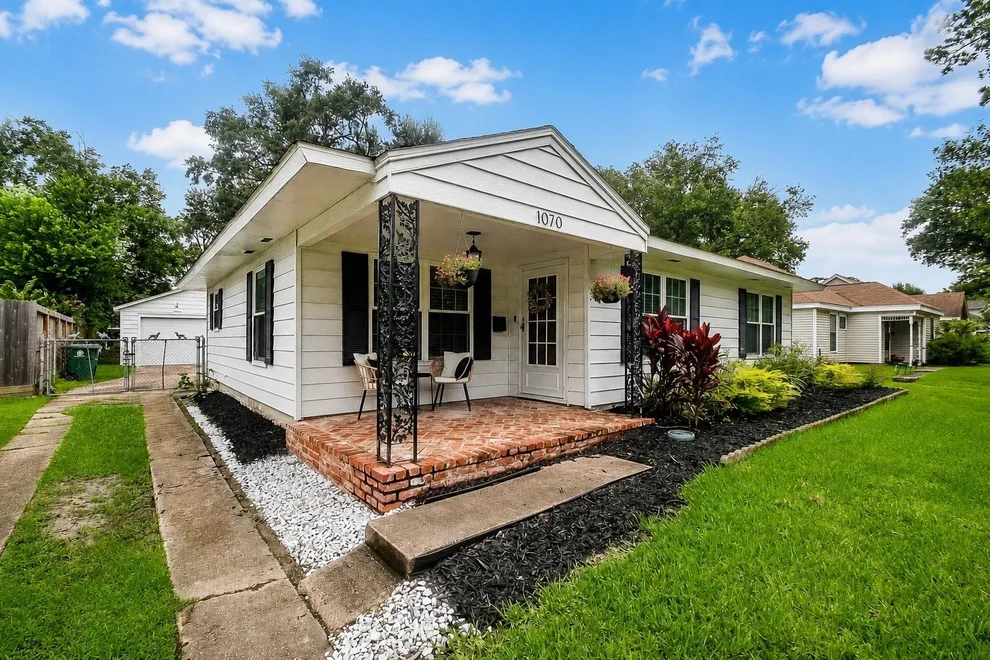 Unit for sale at 1070 W 43rd Street, Houston, TX 77018
