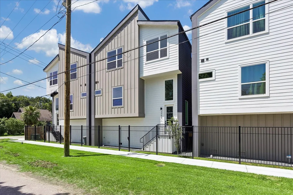 Unit for sale at 2959-2961 Delafield Street, Houston, TX 77023