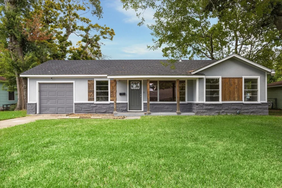 Unit for sale at 106 Scott Street, Baytown, TX 77520