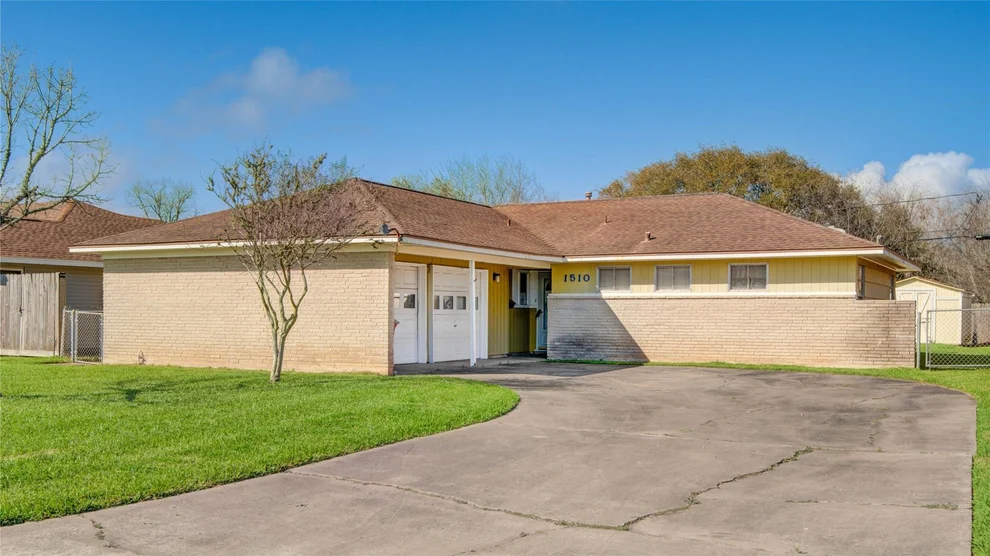 Unit for sale at 1510 W 11th Street, Freeport, TX 77541