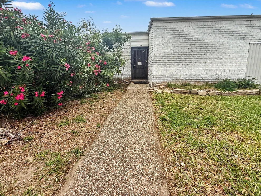 Unit for sale at 2106 Avenue L, Galveston, TX 77550