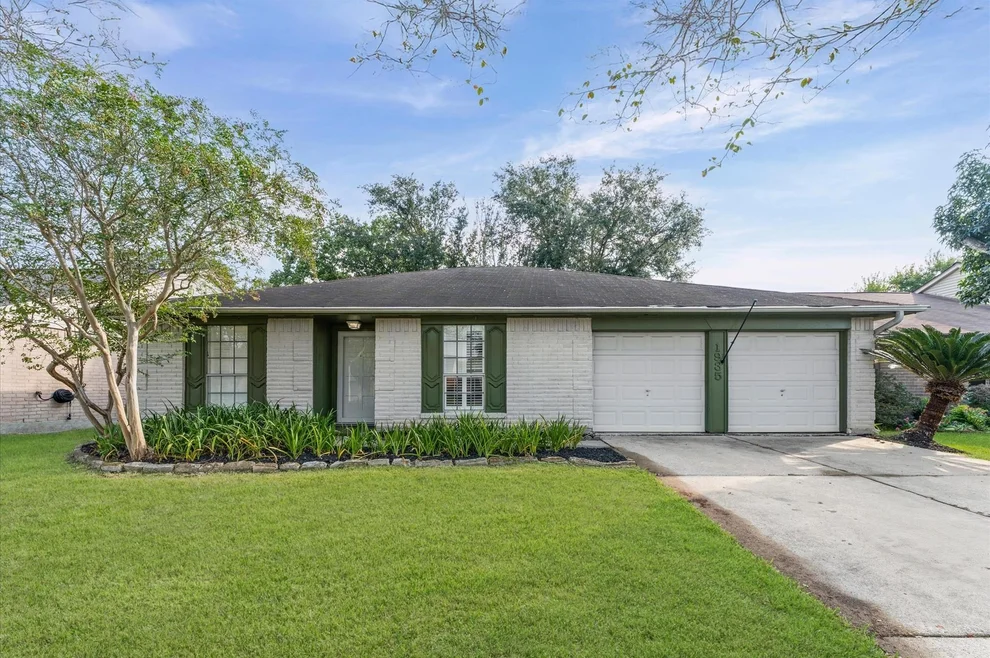 Unit for sale at 1935 Pilgrims Point Drive, Friendswood, TX 77546