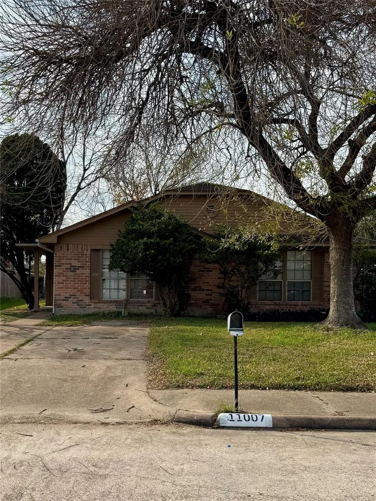 Unit for sale at 11007 Crinkleawn Drive, Houston, TX 77086