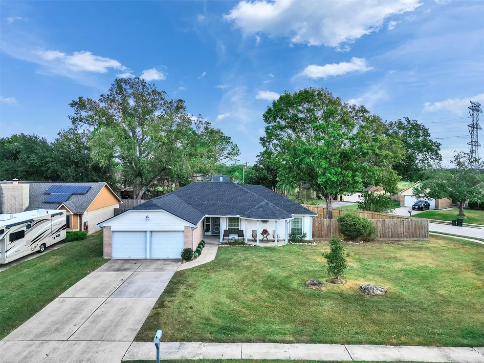 Unit for sale at 628 Meadowbriar Street, League City, TX 77573