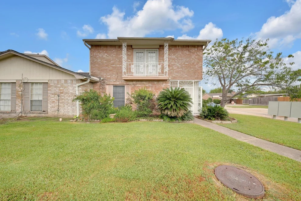 Unit for sale at 6379 S Briar Bayou Drive, Houston, TX 77072