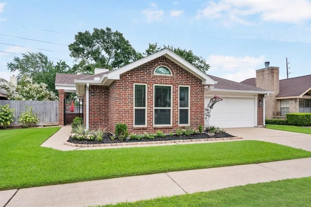Unit for sale at 14111 Highcroft Drive, Houston, TX 77077