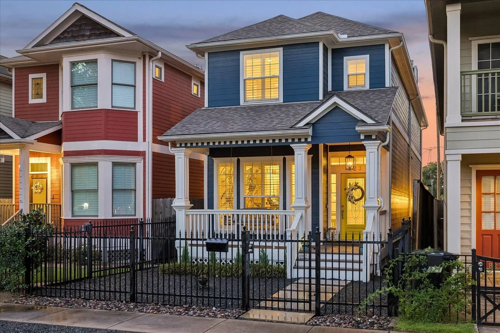 Unit for sale at 823 W 26th Street, Houston, TX 77008