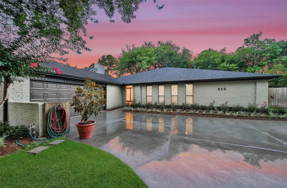 Unit for sale at 813 E Green Belt Drive, Sugar Land, TX 77498