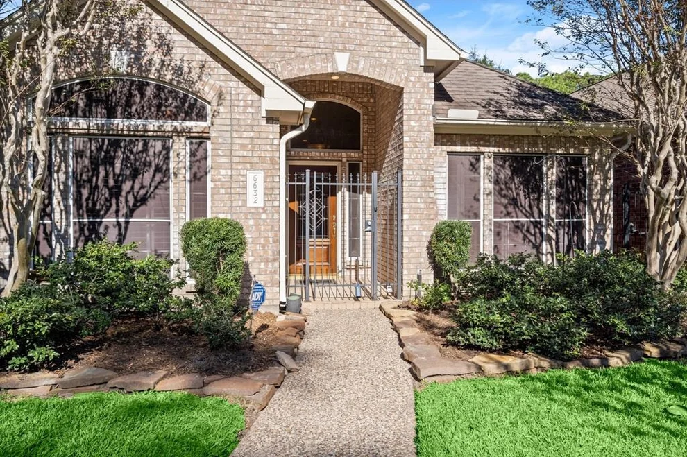 Unit for sale at 6632 Tournament Drive, Houston, TX 77069