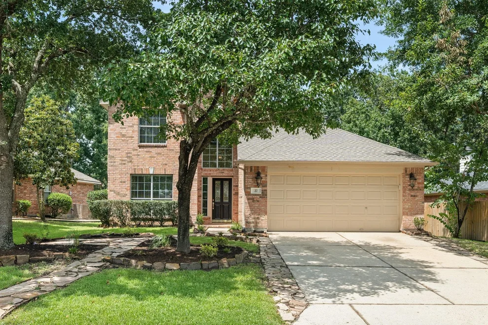 Unit for sale at 27 Queenscliff Circle, The Woodlands, TX 77382