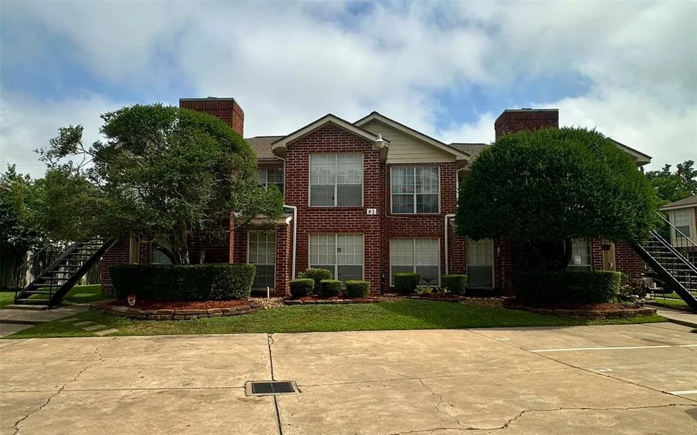 Unit for sale at 7120 Cole Creek Drive, Houston, TX 77092
