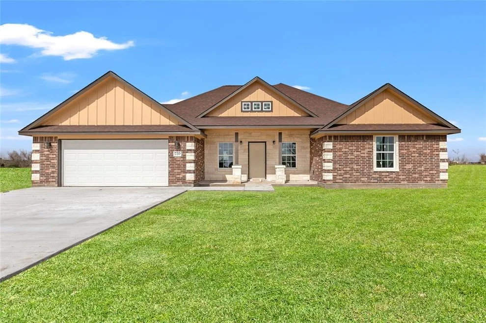 Unit for sale at 720 Chuckwagon Trail, Angleton, TX 77515