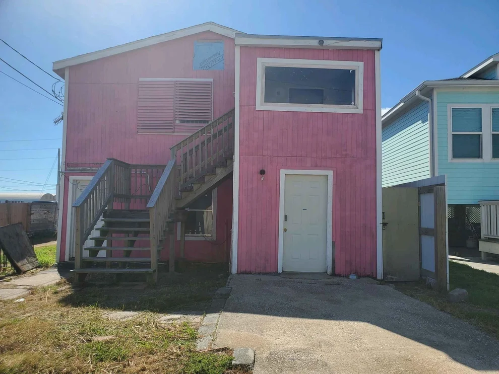 Unit for sale at 511 43rd Street, Galveston, TX 77550