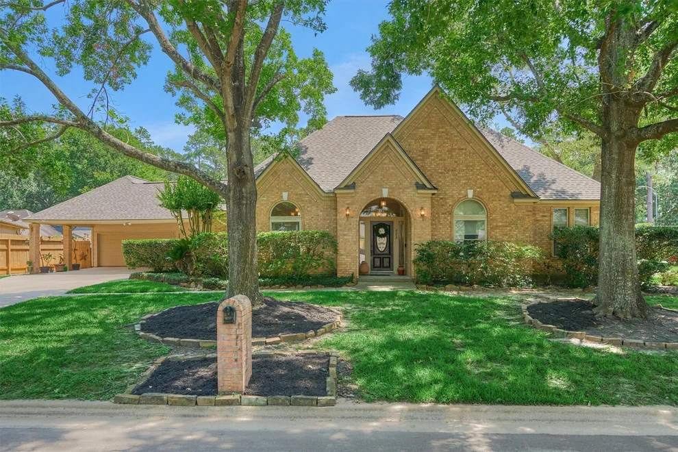 Unit for sale at 423 Pine Edge Drive, Spring, TX 77380