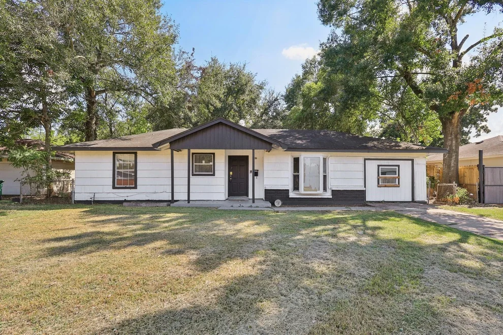 Unit for sale at 1206 Canterview Drive, Houston, TX 77047