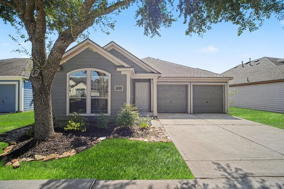 Unit for sale at 16523 Strathmore Manor Lane, Houston, TX 77090