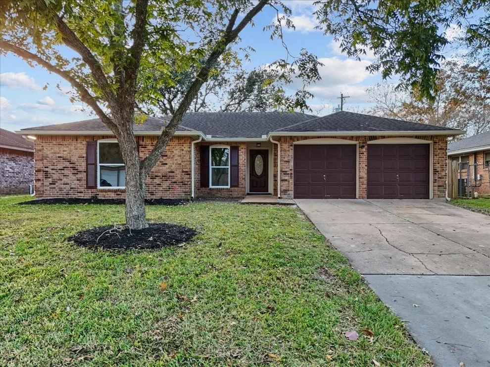 Unit for sale at 1405 Newport Boulevard, League City, TX 77573
