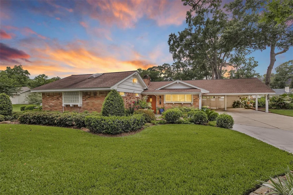 Unit for sale at 3 Fairway Drive, Conroe, TX 77304