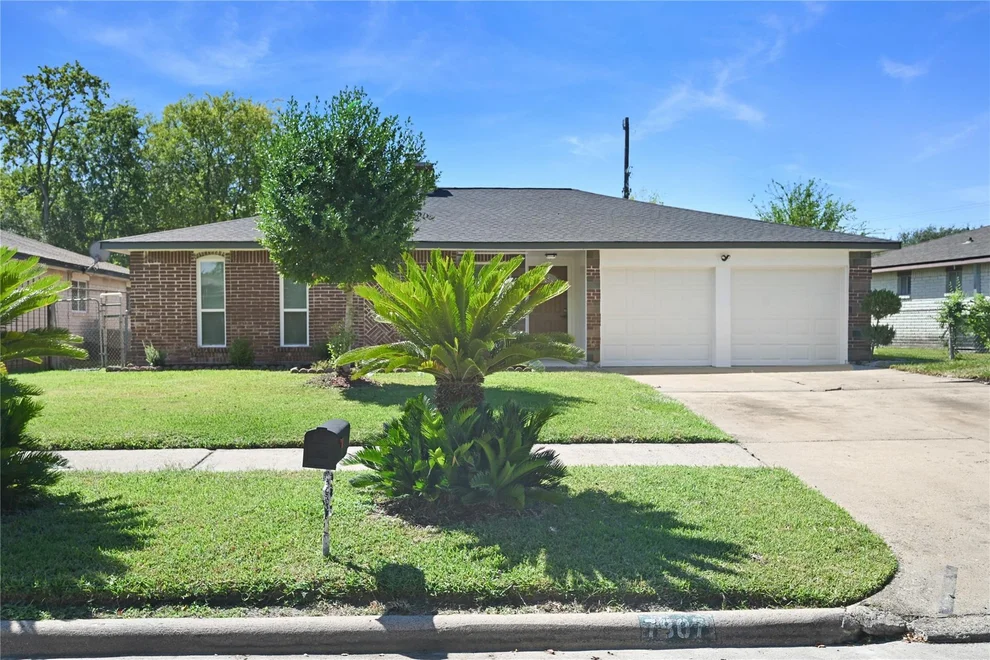 Unit for sale at 7807 Willow Mint Lane, Houston, TX 77086