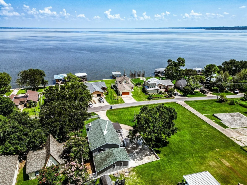 Unit for sale at 180 W Lake Circle, Point Blank, TX 77364