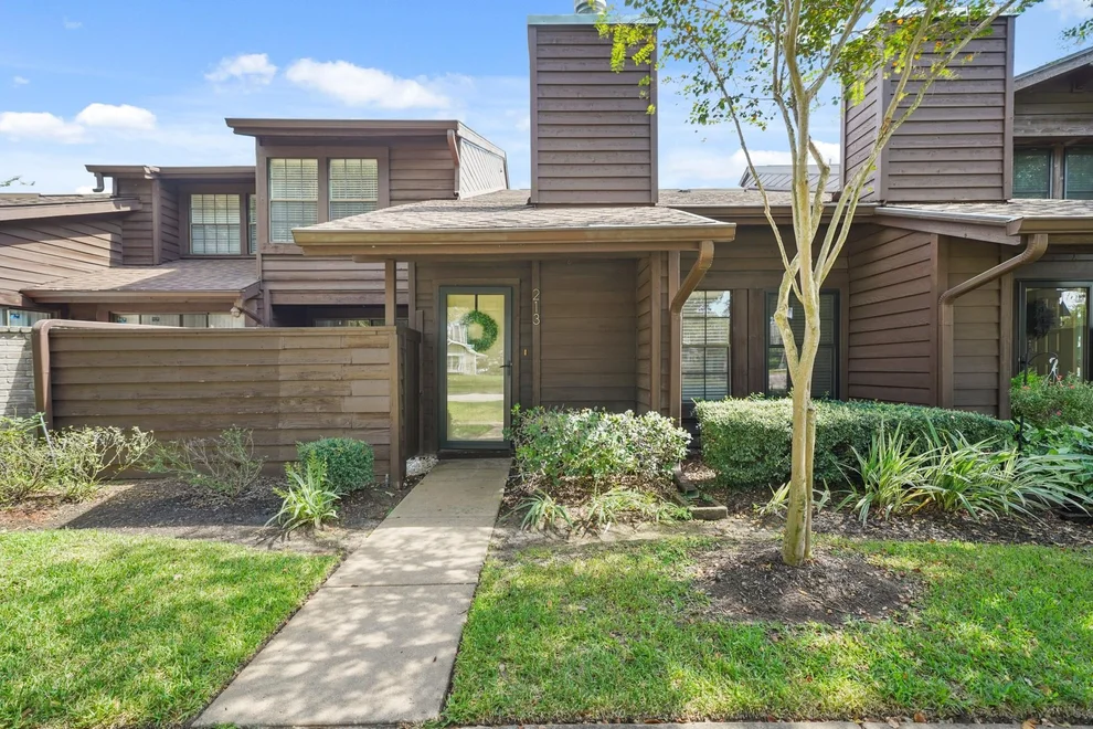 Unit for sale at 2611 Grants Lake Boulevard, Sugar Land, TX 77479