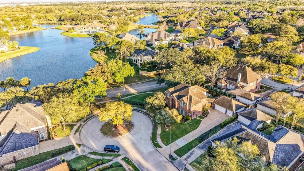 Unit for sale at 12903 Waters Edge Place, Houston, TX 77041