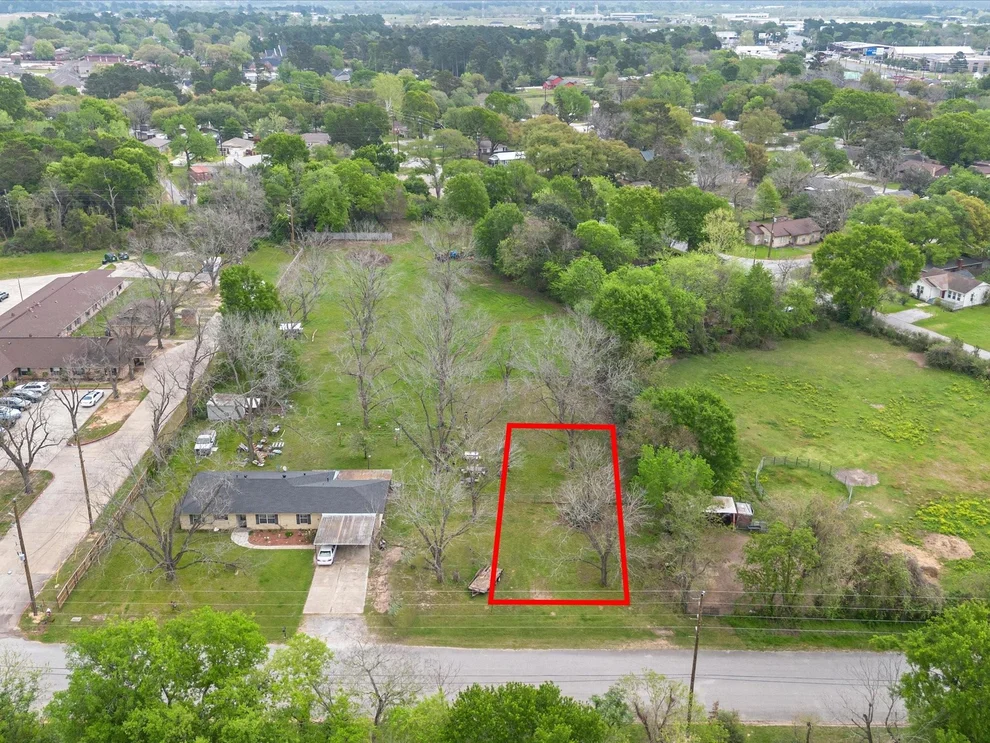 Unit for sale at 535 N Peach Street, Tomball, TX 77375