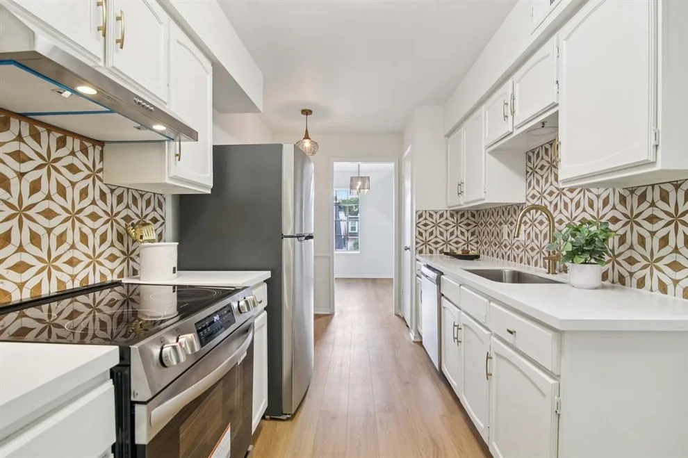 Unit for sale at 361 N Post Oak Lane, Houston, TX 77024