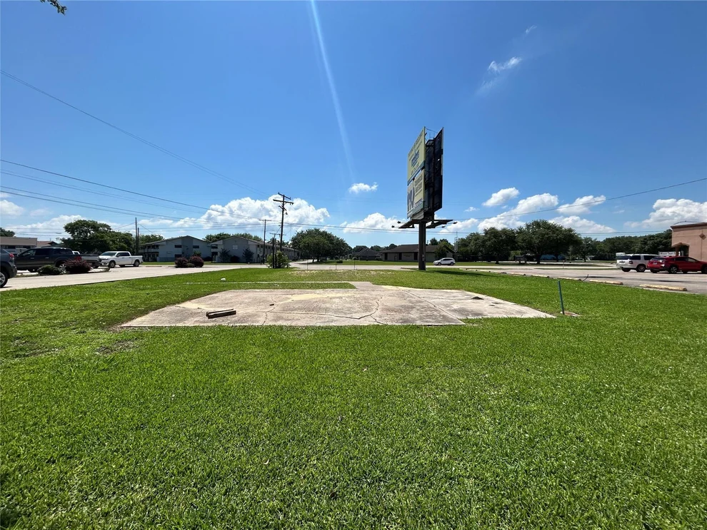Unit for sale at 2402 Nall Street, Port Neches, TX 77651