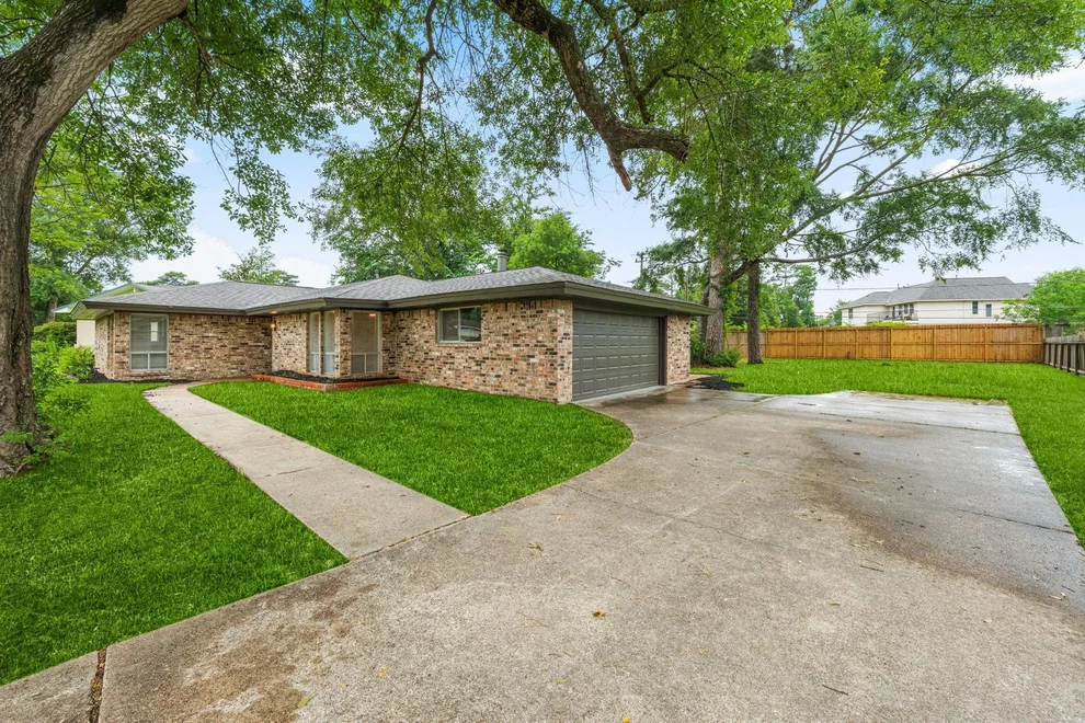 Unit for sale at 227 E North Hill Drive, Spring, TX 77373
