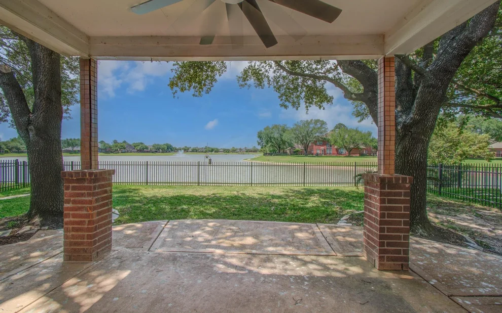 Unit for sale at 17515 S Summit Canyon Drive, Houston, TX 77095