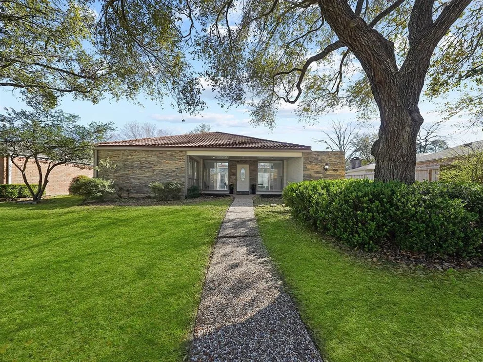 Unit for sale at 1011 Arrow Hill Road, Houston, TX 77077